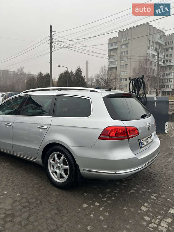 Універсал Volkswagen Passat 2011 в Львові