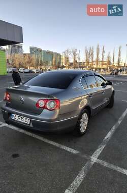 Седан Volkswagen Passat 2007 в Києві