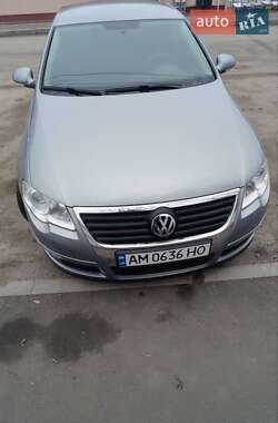 Седан Volkswagen Passat 2010 в Звягеле