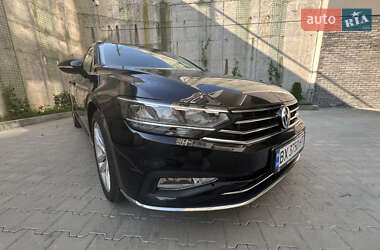 Универсал Volkswagen Passat 2020 в Хмельницком