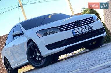 Седан Volkswagen Passat 2014 в Днепре