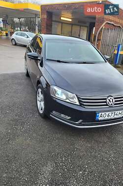 Седан Volkswagen Passat 2011 в Ужгороді