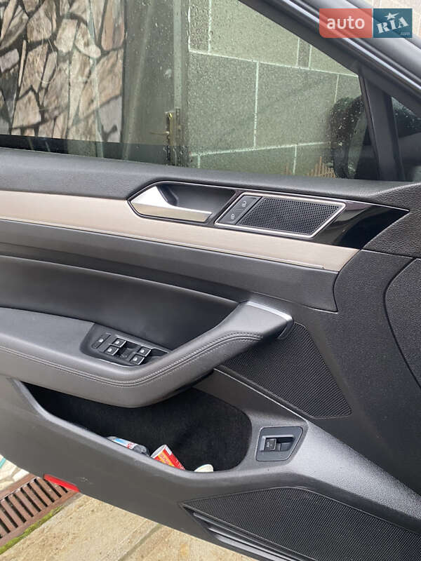 Универсал Volkswagen Passat 2016 в Хусте