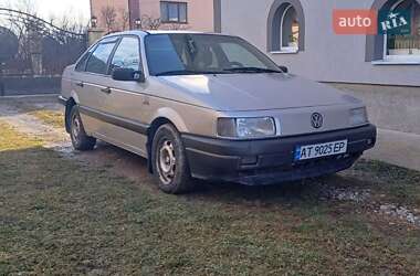 Седан Volkswagen Passat 1989 в Надвірній