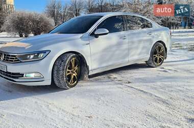 Седан Volkswagen Passat 2015 в 