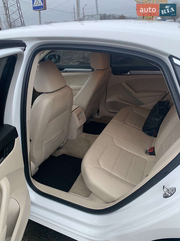 Седан Volkswagen Passat 2015 в Києві