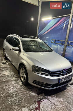 Універсал Volkswagen Passat 2012 в Охтирці