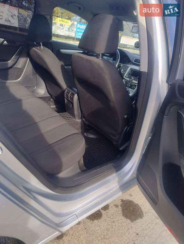 Универсал Volkswagen Passat 2011 в Львове