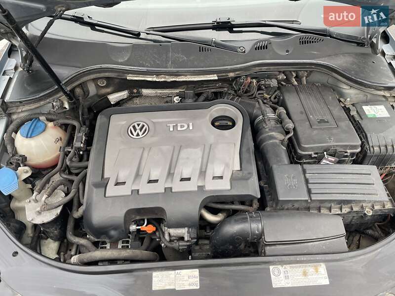 Універсал Volkswagen Passat 2011 в Вінниці