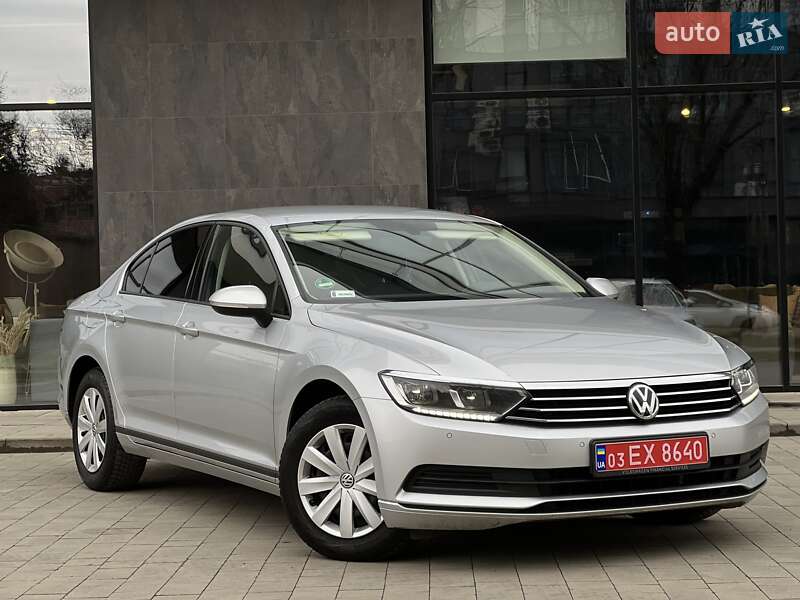 Седан Volkswagen Passat 2019 в Ужгороді