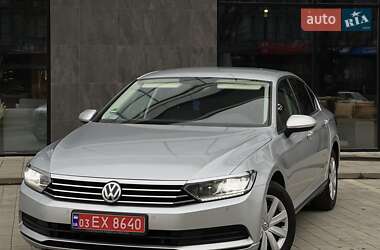 Седан Volkswagen Passat 2019 в Ужгороді