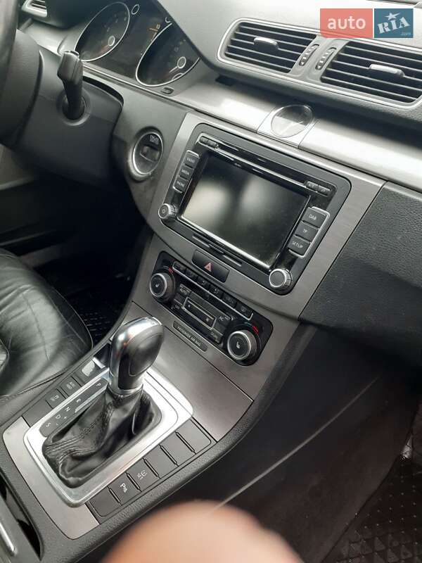 Універсал Volkswagen Passat 2011 в Лозовій