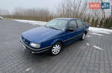 Седан Volkswagen Passat 1989 в Зборове