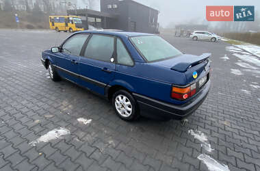 Седан Volkswagen Passat 1989 в Зборове