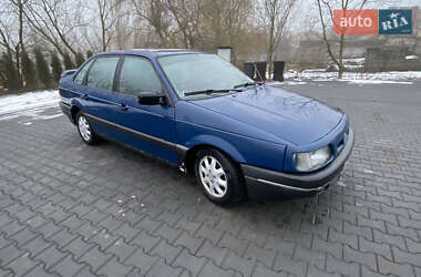 Седан Volkswagen Passat 1989 в Зборове