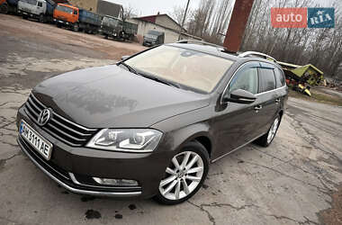 Універсал Volkswagen Passat 2013 в Житомирі