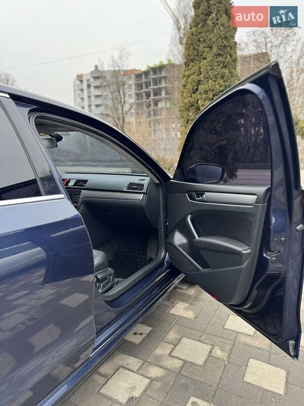 Седан Volkswagen Passat 2015 в Хмельницькому