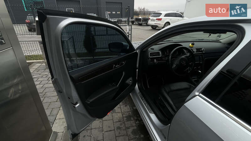 Седан Volkswagen Passat 2014 в Ивано-Франковске