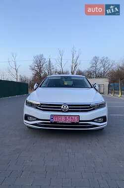 Универсал Volkswagen Passat 2020 в Луцке