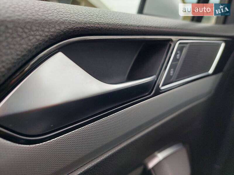 Універсал Volkswagen Passat 2015 в Львові