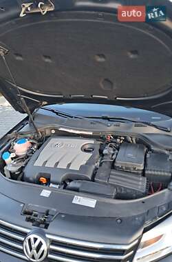 Универсал Volkswagen Passat 2011 в 