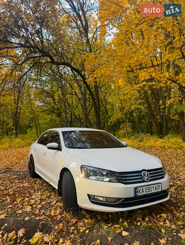 Седан Volkswagen Passat 2012 в Києві