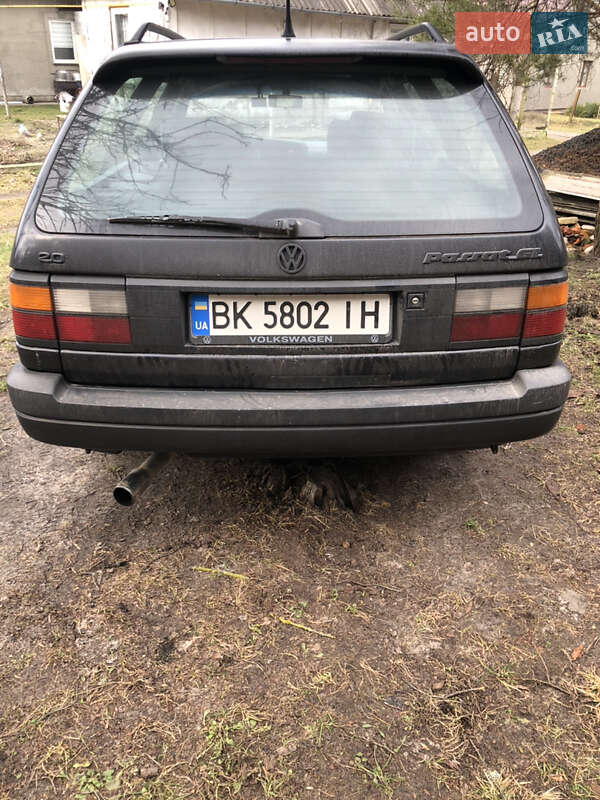 Универсал Volkswagen Passat 1992 в Клевани