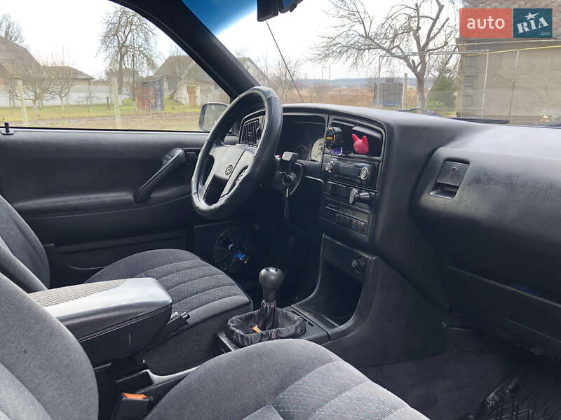 Универсал Volkswagen Passat 1992 в Клевани