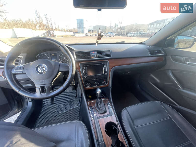 Седан Volkswagen Passat 2013 в Києві