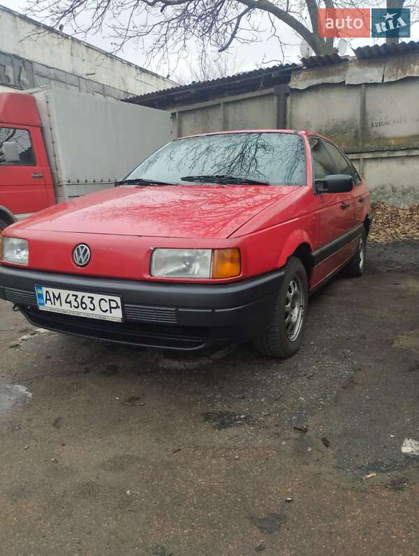 Седан Volkswagen Passat 1991 в Житомире