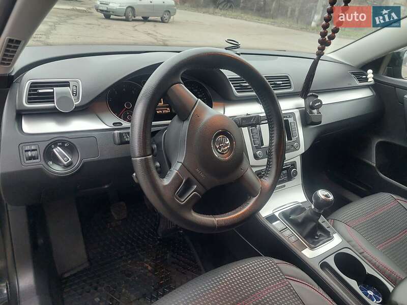Універсал Volkswagen Passat 2010 в Львові