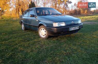 Седан Volkswagen Passat 1988 в Подгайцах