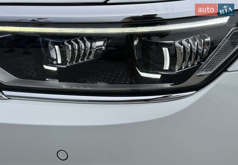 Универсал Volkswagen Passat 2019 в Киеве