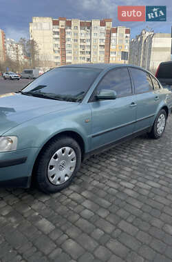 Седан Volkswagen Passat 1998 в Тисмениці