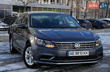 Седан Volkswagen Passat 2015 в Львові