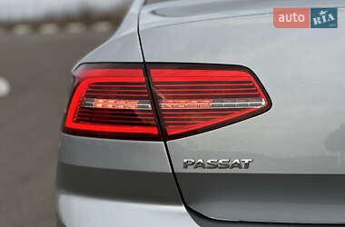 Седан Volkswagen Passat 2018 в Ровно