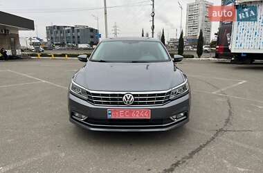 Седан Volkswagen Passat 2016 в Києві