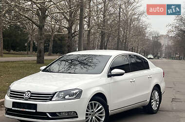 Седан Volkswagen Passat 2011 в Николаеве