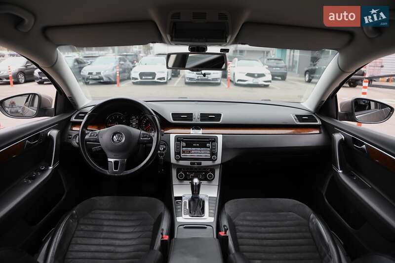 Седан Volkswagen Passat 2011 в Харькове