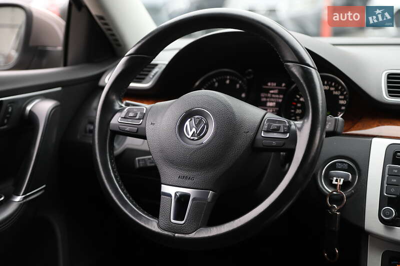 Седан Volkswagen Passat 2011 в Харькове