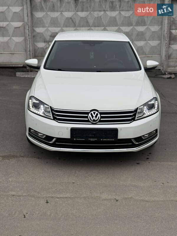 Седан Volkswagen Passat 2012 в Киеве