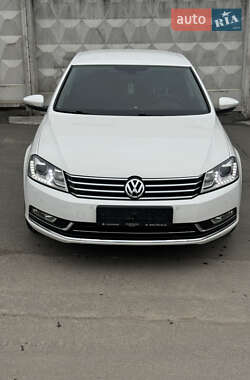 Седан Volkswagen Passat 2012 в Киеве