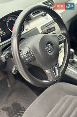 Седан Volkswagen Passat 2012 в Киеве