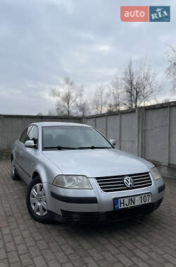 Седан Volkswagen Passat 2002 в Ровно