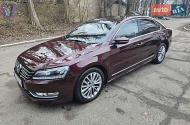 Седан Volkswagen Passat 2012 в Киеве