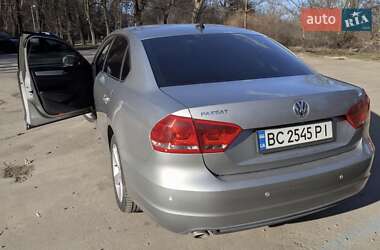 Седан Volkswagen Passat 2012 в Львові