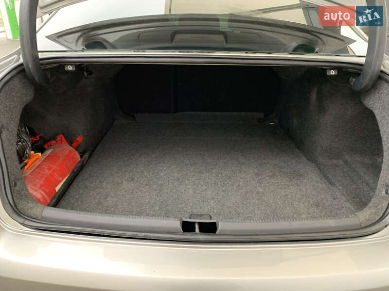 Седан Volkswagen Passat 2012 в Броварах