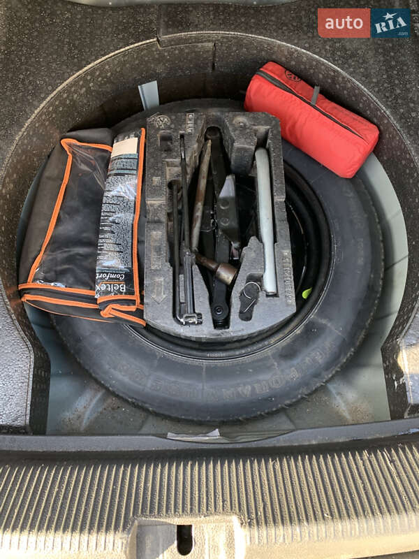 Седан Volkswagen Passat 2011 в Львове