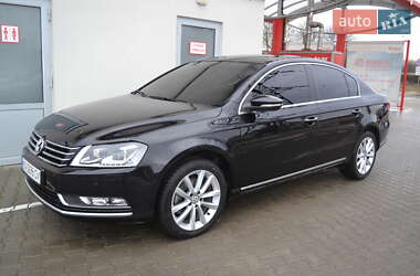 Седан Volkswagen Passat 2013 в Виннице