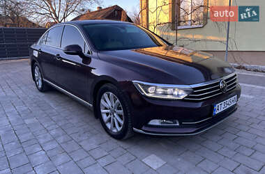 Седан Volkswagen Passat 2015 в Ивано-Франковске